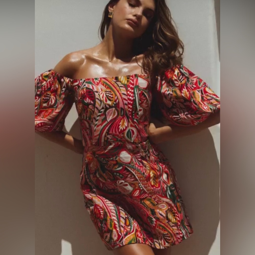 NWT Sur La Côte Isla Dress in the "Paloma" Off-Shoulder Dress Size Small